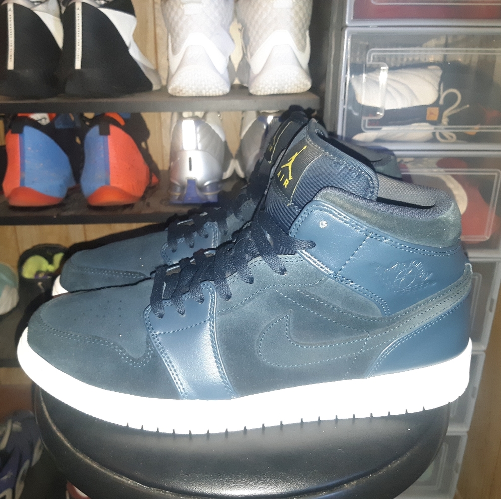 Jordan 1 Mid Suede Navy & Yellow